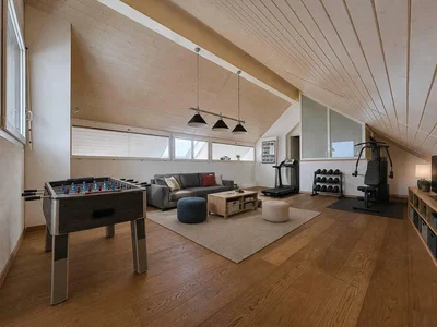 Salon; parquet, lumière naturelle, style moderne