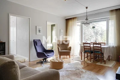 Salón; luz natural, suelo de madera