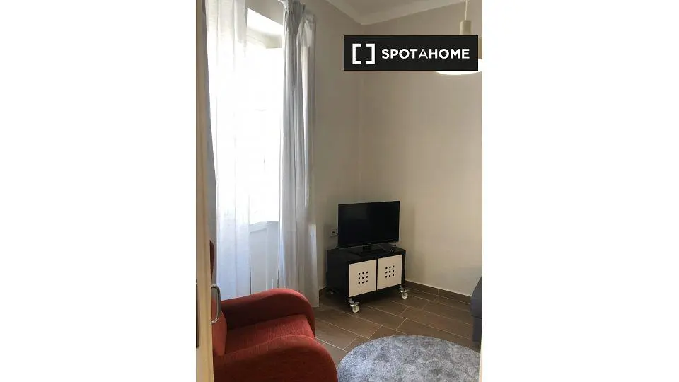Wohnzimmer; fliesenboden, tageslicht