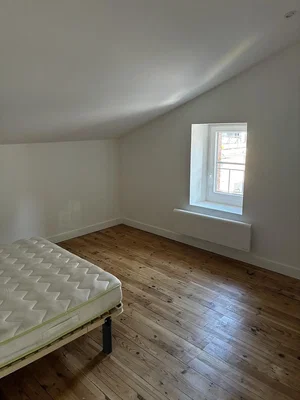 Schlafzimmer; holzboden, tageslicht
