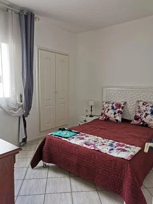 Chambre; carrelage, lumière naturelle