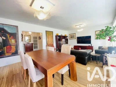 Wohnzimmer; moderner stil, holzboden, tageslicht