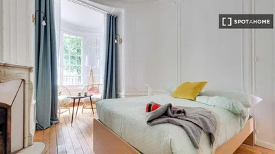 Chambre; parquet, lumière naturelle, cheminée