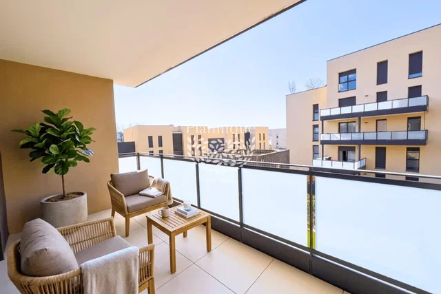Balkon; výhled, přirozené světlo