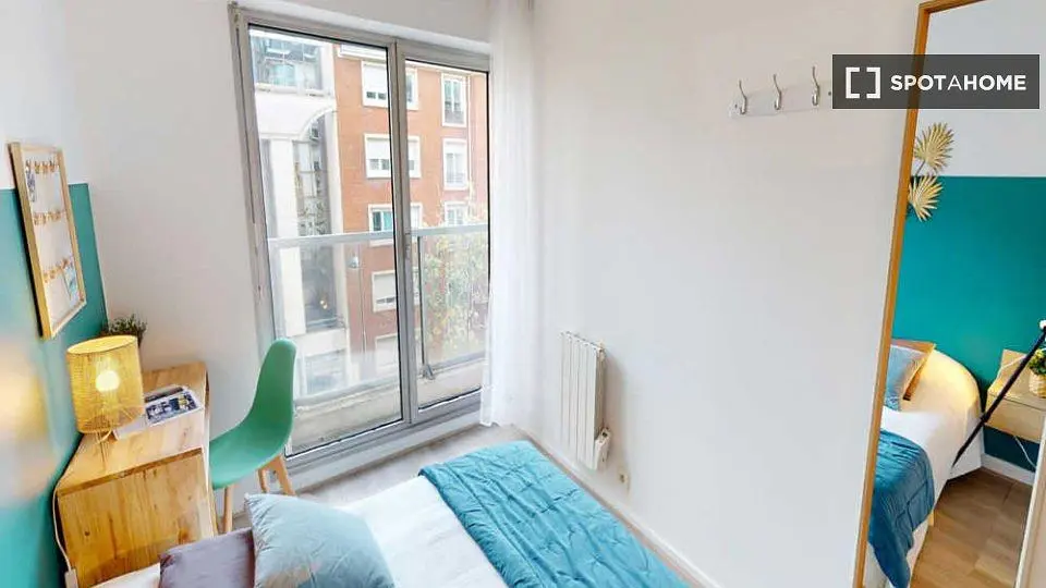 Bedroom; natural light, modern style