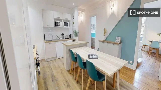 Kitchen; kitchen appliances, wood floor, natural light