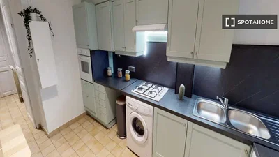 Kitchen; kitchen appliances, tile floor, natural light