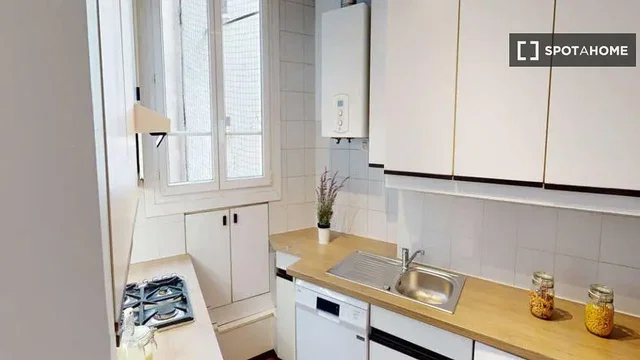 Kitchen; kitchen appliances, natural light, modern style