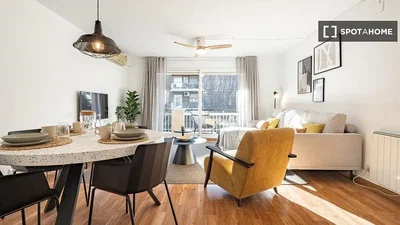 Wohnzimmer; tageslicht, holzboden, moderner stil