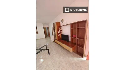 Wohnzimmer; fliesenboden, tageslicht
