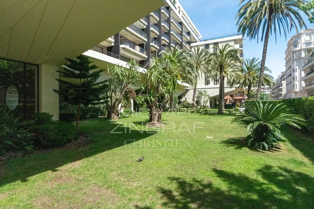 House and surroundings; natural light, view