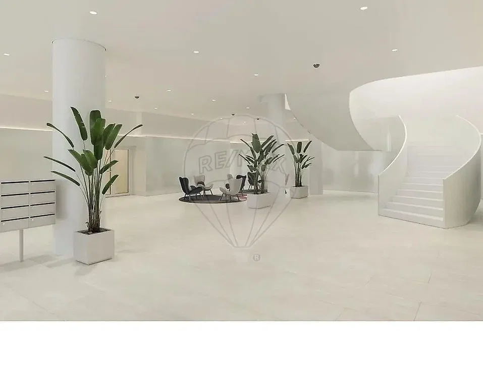Wohnzimmer; tageslicht, hohe decken, fliesenboden
