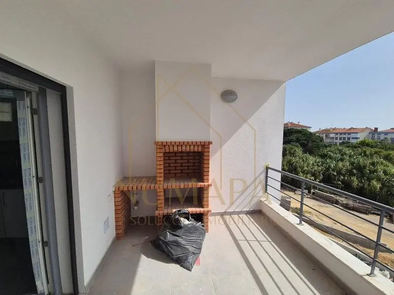 Balkon; výhled, přirozené světlo, dlažba