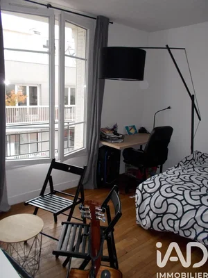 Schlafzimmer; tageslicht, holzboden