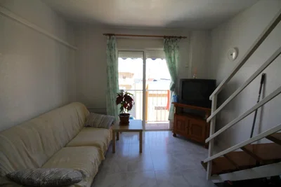 Salón; luz natural, suelo de baldosas
