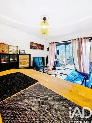Salon; lumière naturelle, parquet