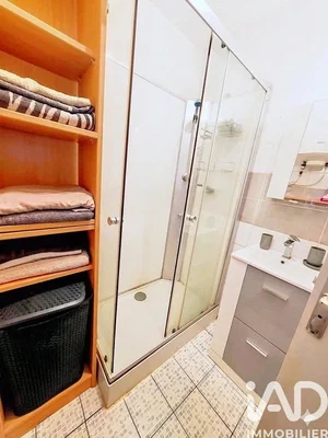 Salle de bain; carrelage, lumière naturelle