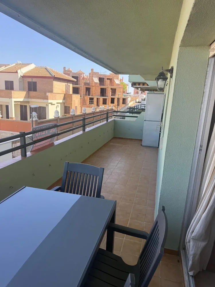 Balcón; suelo de baldosas, vista