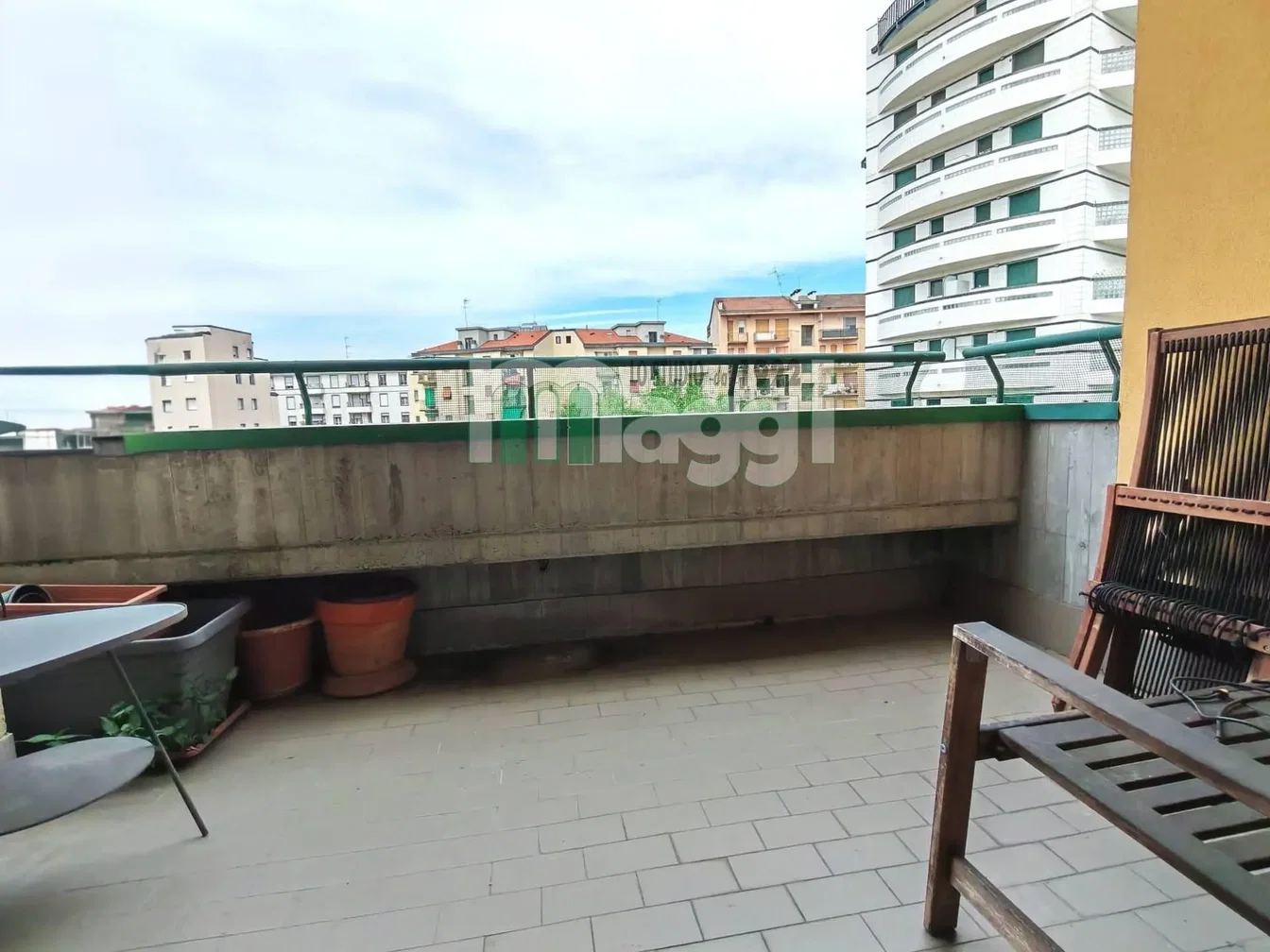 Balkon; pogled, pločice, prirodno svjetlo