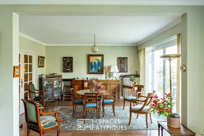 Soggiorno; luce naturale, pavimento in legno, stile rustico