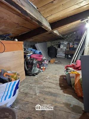 Cave; nécessite rénovation, poutres en bois, parquet
