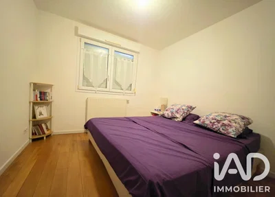 Slaapkamer; houten vloer, natuurlijk licht