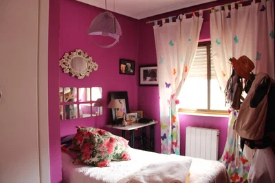 Ložnice; přirozené světlo, rustikální styl