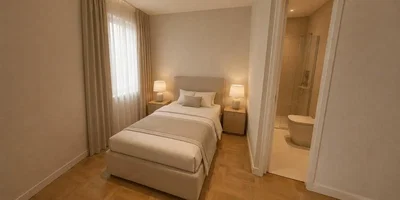 Ložnice; přirozené světlo, dřevěná podlaha