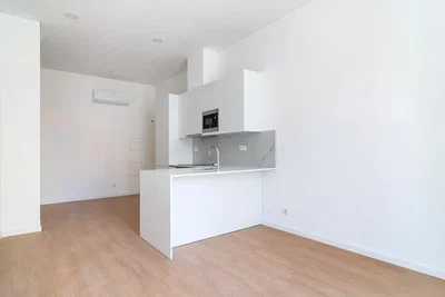 Küche; küchengeräte, holzboden, tageslicht, renoviert
