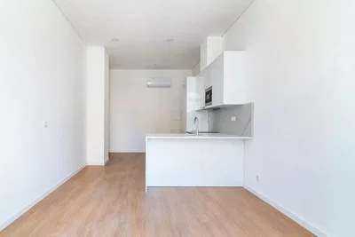 Küche; küchengeräte, holzboden, tageslicht, renoviert
