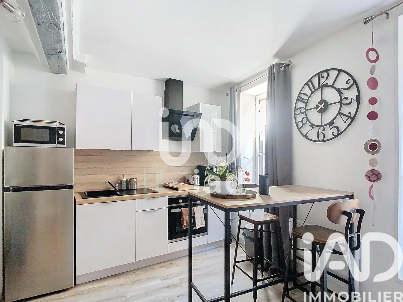 Küche; küchengeräte, holzboden, tageslicht, moderner stil