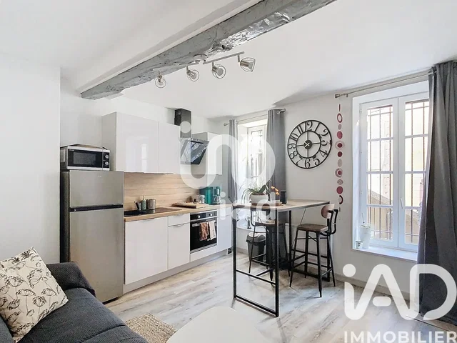 Cuisine; électroménager, parquet, lumière naturelle