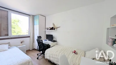 Chambre; lumière naturelle, parquet