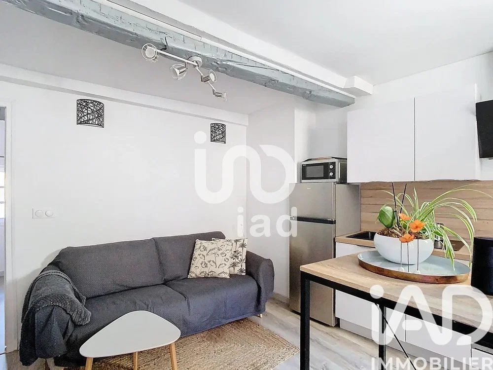 Wohnzimmer; tageslicht, moderner stil, holzboden