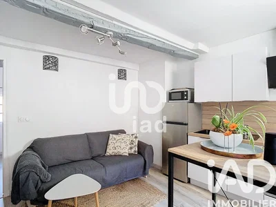Wohnzimmer; tageslicht, moderner stil, holzboden