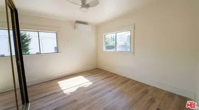 Chambre; parquet, lumière naturelle