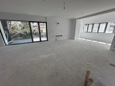 Wohnzimmer; tageslicht, renovierungsbedürftig