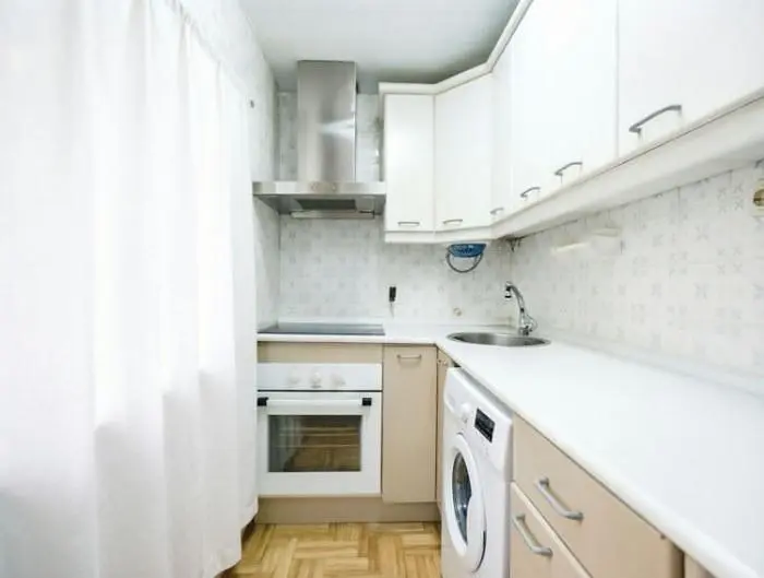 Küche; küchengeräte, holzboden, tageslicht