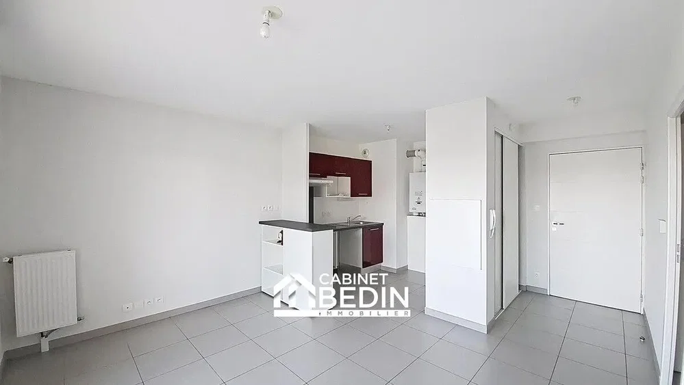 Kuchyně; dlažba, přirozené světlo
