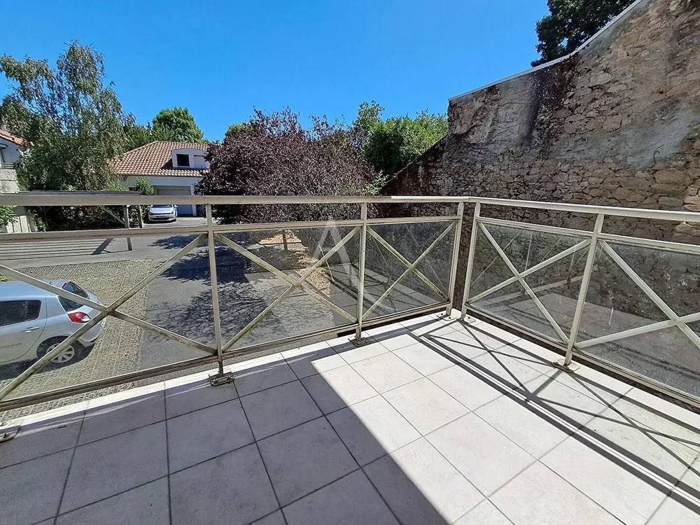 Balkon; dlažba, výhled, přirozené světlo
