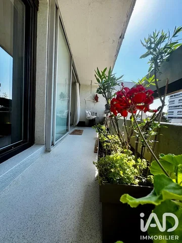 Balkon; doğal ışık, manzara