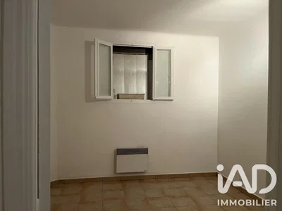 Inne; podłoga z płytek, światło dzienne