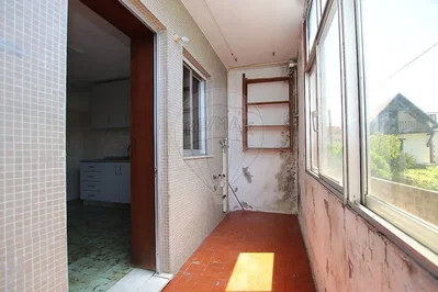 Balkon; renovierungsbedürftig, tageslicht, blick