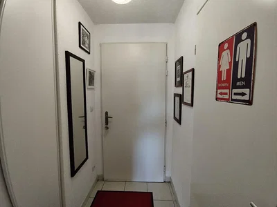 Guardaroba; pavimento in piastrelle