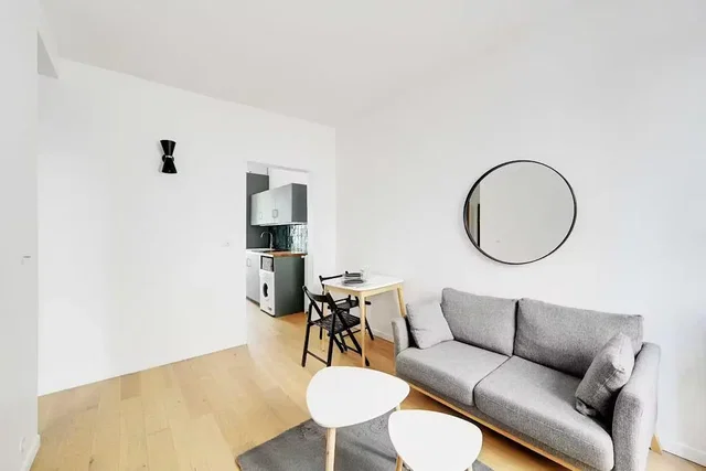 Living room; wood floor, natural light, modern style