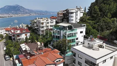 Maison et environs; vue, lumière naturelle