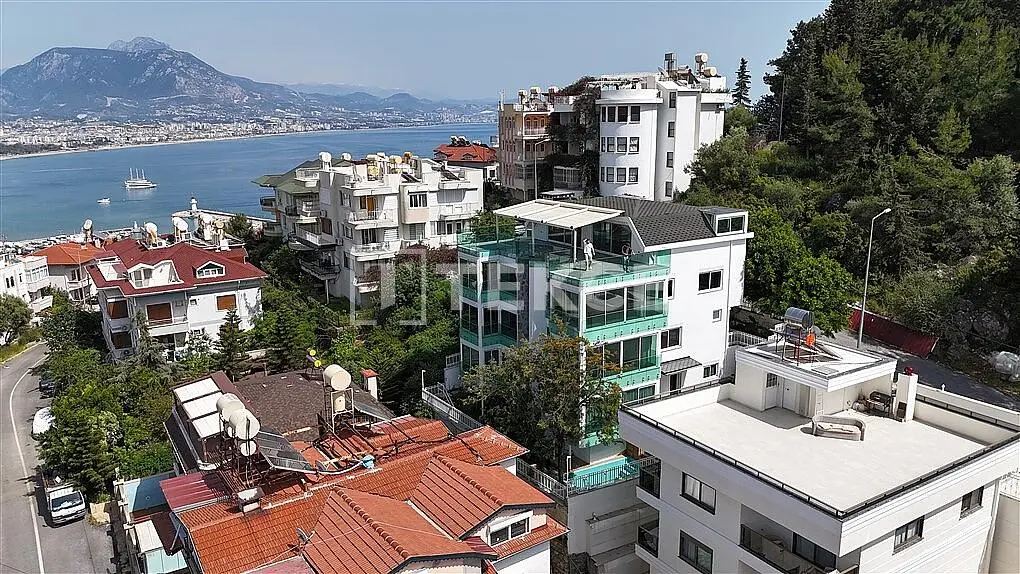 Maison et environs; vue, lumière naturelle