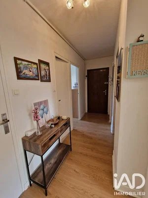 Garderobe; holzboden, tageslicht, moderner stil