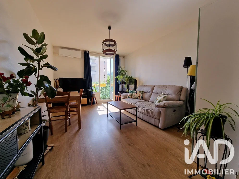 Wohnzimmer; holzboden, tageslicht, moderner stil