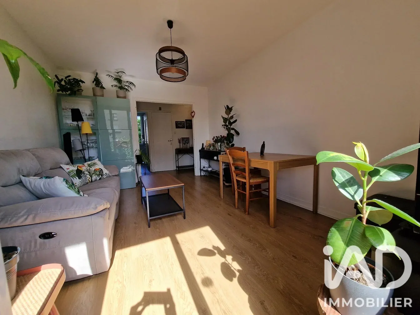 Wohnzimmer; tageslicht, holzboden